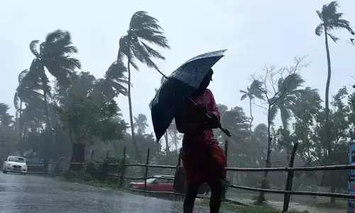 ഓണത്തിന് മാനം ഇരുളുമോ..; സംസ്ഥാനത്ത് വീണ്ടും മഴ മുന്നറിയിപ്പിൽ മാറ്റം; 4 ജില്ലകളിൽ യെല്ലോ അലർട്ട്; ജാഗ്രത നിർദ്ദേശം നൽകി അധികൃതർ