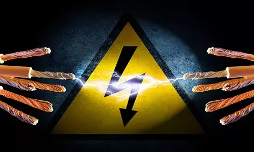 ജോലി ചെയ്യുന്നതിനിടെ അതിഥി തൊഴിലാളിക്ക് ഷോക്കേറ്റു; പിന്നാലെ നില തെറ്റി കെട്ടിടത്തിൽ നിന്നും വീണു; ഒടുവിൽ രക്ഷകനായത് മറ്റൊരു തൊഴിലാളി; സംഭവം പെരിന്തൽമണ്ണയിൽ