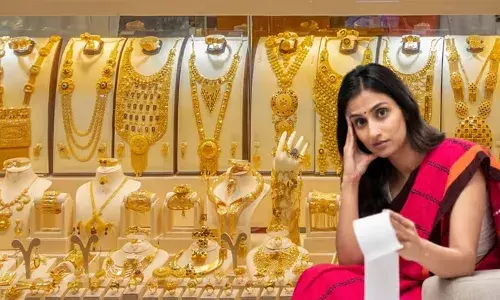 ഓണം കഴിഞ്ഞിട്ടും പിടിതരാതെ തങ്കവില...; സംസ്ഥാനത്ത് റോക്കറ്റ് പോലെ കുതിച്ച് സ്വർണവില; പവന് 640 രൂപ വർധിച്ചു; ചരിത്രത്തിലെ ഏറ്റവും ഉയർന്ന നിരക്ക്; ആശങ്കയിൽ വ്യാപാരികൾ