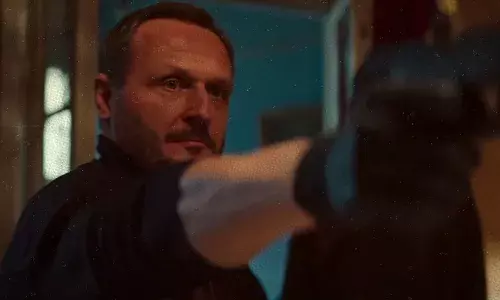 കരം ചിത്രത്തിലെ അന അൽ മാലിക്... വീഡിയോ ഗാനം പുറത്തിറങ്ങി; സ്റ്റൈലിഷ് ലുക്കിൽ ആശാൻ ഇവാൻ വുകോമനോവിച്ച്