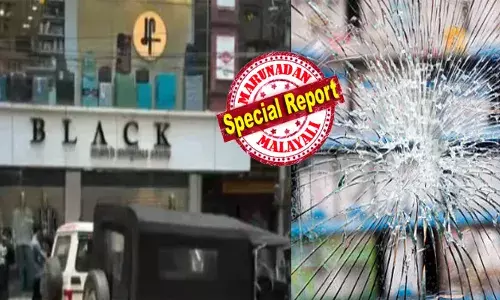 ഓണത്തിന് ബ്ലാക്കിലെ ചെക്കൻമാരുടെ ഉള്ളിൽ ഉദിച്ച ഐഡിയ; ഷർട്ടിനും പാന്റിനുമെല്ലാം വൻ ഓഫർ നൽകി ഉടമ ബുദ്ധി; പിന്നാലെ കണ്ടത് ആർത്തിരുമ്പുന്ന ജനകൂട്ടത്തെ; ഷോപ്പിലേക്ക് ഉന്തിയും തള്ളിയുമുള്ള കയറ്റത്തിൽ ഗ്ലാസ് ചില്ല് പൊട്ടി പലരുടെയും ദേഹത്ത് തുളച്ചുകയറി; മൂന്നുപേരുടെ നില ഗുരുതരമായി തുടരുന്നു; നാദാപുരത്തെ സംഭവത്തിൽ പോലീസ് നടപടി ഉണ്ടാകുമോ?