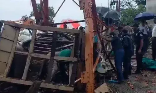 കുന്നിന്‍ മുകളിലെ ക്ഷേത്ര നിര്‍മ്മാണത്തിന് ആവശ്യമായ സാമഗ്രികള്‍ എത്തിച്ചിരുന്ന റോപ് വേ; കേബിള്‍ പൊട്ടിയതിനെ തുടര്‍ന്ന് ട്രോളി നേരെ താഴേക്ക് വീണ് അപകടം; അപകടത്തില്‍ ആറ് മരണം; മരിച്ചവരില്‍ രണ്ട് തൊഴിലാളികളും