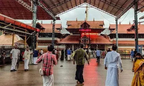 ചന്ദ്രഗ്രഹണം; ഗുരുവായൂരും ശബരിമലയും ക്ഷേത്രനട നേരത്തെ അടയ്ക്കും; ഉച്ചയ്ക്ക് 3.30ന് തുറക്കും