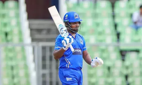 കിരീടം നേടിയ കൊച്ചി ബ്ലൂ ടൈഗേഴ്‌സിലെ സഹതാരങ്ങള്‍ക്ക് സഞ്ജു സാംസണിന്റെ സമ്മാനം; കേരള ക്രിക്കറ്റ് ലീഗില്‍ ലഭിച്ച മുഴുവന്‍ ലേലത്തുകയും സഹതാരങ്ങള്‍ക്കും പരിശീലകര്‍ക്കും വീതിച്ചു നല്‍കും;  മാന്‍ ഓഫ് ദി മാച്ച് ട്രോഫി ജെറിന്‍ പിഎസിന് നല്‍കി ഇന്ത്യന്‍ താരം