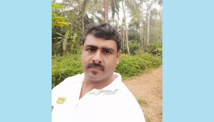 പനമരത്ത് ബൊലേറോ ജീപ്പും സ്കൂട്ടറും തമ്മില് കൂട്ടിയിടിച്ച് അപകടം; സ്കൂട്ടര് യാത്രികന് മരിച്ചു: ഭാര്യയ്ക്ക് ഗുരുതര പരിക്ക് പനമരത്ത് ബൊലേറോ ജീപ്പും സ്കൂട്ടറും തമ്മില് കൂട്ടിയിടിച്ച് അപകടം; സ്കൂട്ടര് യാത്രികന് മരിച്ചു: ഭാര്യയ്ക്ക് ഗുരുതര പരിക്ക്