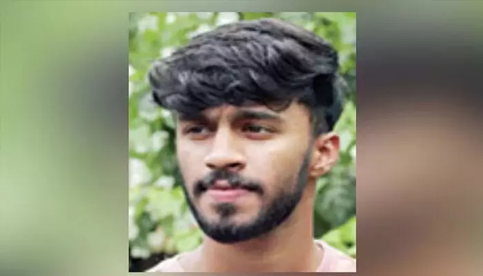 ഓണാവധി കഴിഞ്ഞ് ബെംഗളൂരുവിലേക്ക് തിരികെ പോകാനിരിക്കെ ബൈക്ക് അപകടം; എയ്റോനോട്ടിക്കല് എഞ്ചിനീയറായ യുവാവ് മരിച്ചു ഓണാവധി കഴിഞ്ഞ് ബെംഗളൂരുവിലേക്ക് തിരികെ പോകാനിരിക്കെ ബൈക്ക് അപകടം; എയ്റോനോട്ടിക്കല് എഞ്ചിനീയറായ യുവാവ് മരിച്ചു