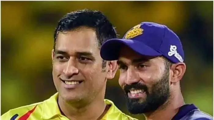 ധോണി വന്നതോട് കൂടി ഞാന് ഒരു ഓന്തിനെ പോലെയായി; ഫോര്മാറ്റിലെയും നായകനാകാന് ധോണിക്ക് അധികം സമയം വേണ്ടിവന്നില്ല; തുറന്നു പറച്ചിലുമായി ദിനേശ് കാര്ത്തിക് ധോണി വന്നതോട് കൂടി ഞാന് ഒരു ഓന്തിനെ പോലെയായി; ഫോര്മാറ്റിലെയും നായകനാകാന് ധോണിക്ക് അധികം സമയം വേണ്ടിവന്നില്ല; തുറന്നു പറച്ചിലുമായി ദിനേശ് കാര്ത്തിക്