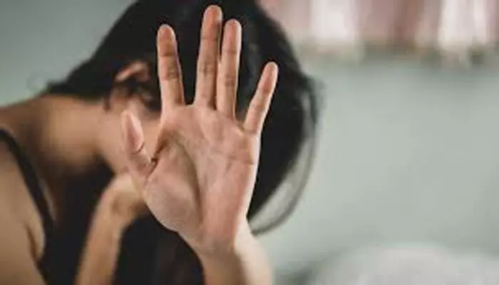 യാത്ര ചെയ്യുന്നതിനിടെ വഴി തെറ്റി; വീട്ടിലെത്തിക്കാമെന്ന് പറഞ്ഞ് പെണ്‍കുട്ടിയെ കൂട്ടിക്കൊണ്ടുപോയി പീഡിപ്പിച്ചു; കേസിൽ യുവാവ് അറസ്റ്റിൽ