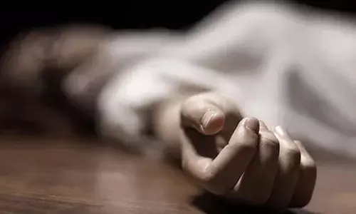 സംസാരിക്കാന്‍ വിസമ്മതിച്ചതിന് യുവാവും സുഹൃത്തുക്കളും ചേര്‍ന്ന് തീ കൊളുത്തി;  തീപിടിച്ച വസ്ത്രവുമായി സ്‌കൂട്ടര്‍ ഓടിച്ച് ആശുപത്രിയിലെത്തി: ചികിത്സയിലിരിക്കെ 33കാരിക്ക് ദാരുണാന്ത്യം