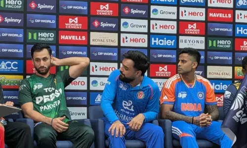 ഏഷ്യാകപ്പില്‍ ഇന്ത്യയാണോ ഫേവറൈറ്റുകളെന്ന ചോദ്യത്തിന് ആര് പറഞ്ഞു, ഞാനത് കേട്ടില്ലല്ലോ എന്ന് സൂര്യകുമാര്‍; ഒരു ടീമും ഫേവറൈറ്റുകളല്ലെന്ന് പാക്ക് ക്യാപ്റ്റന്‍; വാര്‍ത്താ സമ്മേളനത്തില്‍ അകലം പാലിച്ച് ഇരുവരും