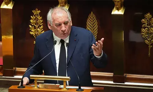 അവിശ്വാസ വോട്ടെടുപ്പില്‍ പരാജയപ്പെട്ടു; ഫ്രാന്‍സില്‍ പ്രധാനമന്ത്രി ബെയ്റോ പുറത്ത്