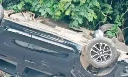 വാമനപുരത്ത് കാറും സ്‌കൂട്ടറും കൂട്ടിയിടിച്ച് അപകടം; അഞ്ച് പേർക്ക് പരിക്ക്; ആശുപത്രിയിൽ പ്രവേശിപ്പിച്ചു