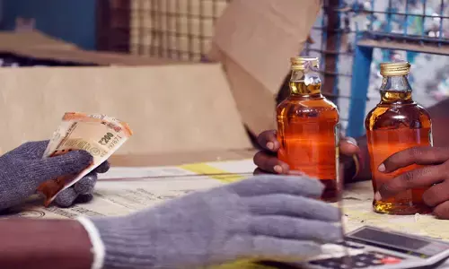 പ്ലാസ്റ്റിക് മദ്യക്കുപ്പികള്‍ നാളെ മുതല്‍ തിരികെ നല്‍കാം; ബോട്ടിലിന് 20 രൂപ നല്‍കുമെന്ന് ഹര്‍ഷിത അട്ടല്ലൂരി