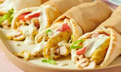 ഷവര്‍മ കഴിച്ച 14 കുട്ടികള്‍ക്ക് ഭക്ഷ്യവിഷബാധ; ഹോട്ടല്‍ പൂട്ടിച്ച് ഭക്ഷ്യസുരക്ഷാ വകുപ്പ്