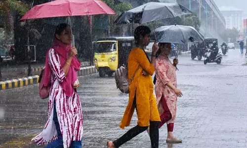 ചക്രവാതച്ചുഴികള്‍; സംസ്ഥാനത്ത് അടുത്ത അഞ്ച് ദിവസം മഴയ്ക്ക് സാധ്യത: നാല് ജില്ലകളില്‍ ഇന്ന് യെല്ലോ അലര്‍ട്ട