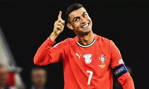 പെനാൽറ്റി ഗോളിലൂടെ ലോക റെക്കോർഡിനൊപ്പമെത്തി ക്രിസ്റ്റ്യാനോ റൊണാൾഡോ; ലോകകപ്പ് യോഗ്യതാ മത്സരത്തിൽ ഹംഗറിയെ രണ്ടിനെതിരെ മൂന്ന് ഗോളുകൾക്ക് പരാജയപ്പെടുത്തി പോർച്ചുഗൽ; ഗ്രൂപ്പിൽ ഒന്നാം സ്ഥാനത്ത്