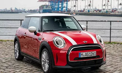 ഇനി ഈ കുഞ്ഞനെ റോഡിലൂടെ പറപ്പിക്കാം..; ജിഎസ്ടി 2.0 ഗുണം ചെയ്തു; ബ്രാൻഡഡ് സൂപ്പർ കാർ മിനി കൂപ്പറിന്റെ വില കുറഞ്ഞു; ആകാംക്ഷയിൽ വാഹനപ്രേമികൾ