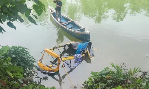 മമ്പറത്ത് ഓട്ടോറിക്ഷ സ്റ്റാര്‍ട്ടാക്കുന്നതിനിടയില്‍ നിയന്ത്രണം വിട്ട് പുഴയില്‍ വീണു; ഡ്രൈവര്‍ക്ക് ദാരുണാന്ത്യം
