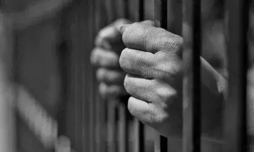 വേടന്റെ ഷോ കാണാനെത്തിയ പോലിസുകാരനുള്‍പ്പെട്ട സംഘം വീട്ടമ്മയുടെ കൈ തല്ലി ഒടിച്ചു; പോലിസുകാരനടക്കം നാലു പേര്‍ റിമാന്‍ഡില്‍