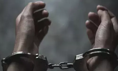 ആഡംബര കാറില്‍ വ്യാജ നമ്പര്‍പ്ലേറ്റ് ഘടിപ്പിച്ച് കഞ്ചാവ് വില്‍പന; അന്യസംസ്ഥാനക്കാരായ രണ്ട് പേര്‍ അറസ്റ്റില്‍