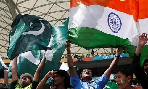 ഇന്ത്യ-പാക്കിസ്ഥാൻ  ക്രിക്കറ്റ് മത്സരത്തിനെതിരെ സമർപ്പിച്ച പൊതുതാൽപര്യ ഹർജി തള്ളി; മത്സരം നടക്കട്ടെയെന്ന് സുപ്രീംകോടതി