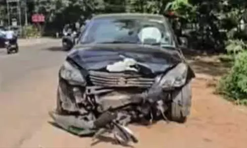 ബൈക്ക് യാത്രികനെ ഇടിച്ചു തെറിപ്പിച്ച് നിർത്താതെ പോയി; കാർ പിന്തുടർന്ന് പിടികൂടി നാട്ടുകാരൻ; സംഭവം മലപ്പുറത്ത്