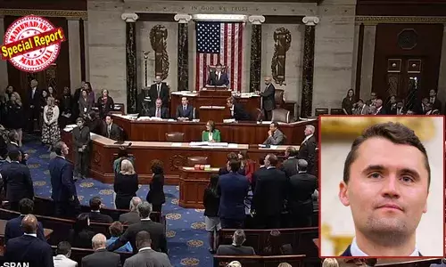 വെടിയേറ്റ് കൊല്ലപ്പെട്ട ചാര്‍ലി കിര്‍ക്കിന് വേണ്ടി പ്രാര്‍ഥിക്കണമെന്ന സ്പീക്കറുടെ അഭ്യര്‍ഥനയെ എതിര്‍ത്ത് ഡമോക്രാറ്റുകള്‍; പാടില്ല എന്നുച്ചത്തില്‍ ആക്രോശിച്ച് നിരവധി ഡെമോക്രാറ്റ് അംഗങ്ങള്‍ എണീറ്റതോടെ പ്രതിഷേധവുമായി റിപ്പബ്ലിക്കന്‍ അംഗങ്ങളും; യുഎസ് പ്രതിനിധി സഭയില്‍ ബഹളം