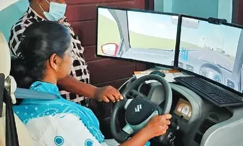 ആഹാ..നല്ല രസം..; ഒരു ട്രക്ക് സിമുലേറ്റർ ഗെയിം കളിക്കുന്ന അതെ ഫീൽ..; എവിടെയെങ്കിലും പോയി ഇടിക്കുമെന്ന പേടിയും വേണ്ട; സിമുലേഷൻ ഡ്രൈവിങ് സ്‌കൂളുമായി കെഎസ്ആർടിസി