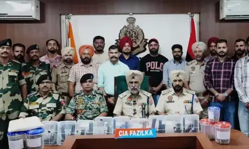 പഞ്ചാബില്‍ വന്‍ ആയുധശേഖരം പിടിച്ചെടുത്ത് സുരക്ഷാസേന; കള്ളക്കടത്ത് സംഘത്തിന് പാകിസ്ഥാനുമായി ബന്ധമെന്ന് ഇന്റലിജന്‍സ് റിപ്പോര്‍ട്ട്