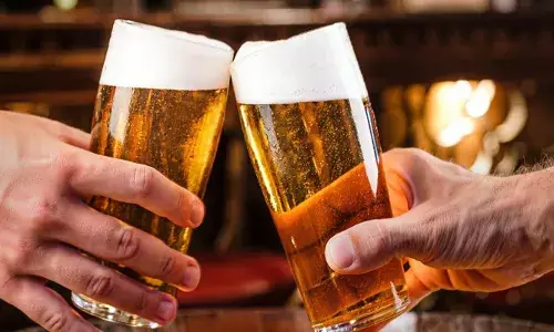 ബിയര്‍ കഴിക്കാനുള്ള കുറഞ്ഞ പ്രായം 25-ല്‍ നിന്ന് 21 ആയി കുറയ്ക്കാന്‍ ആലോചന; അഭിപ്രായം തേടി ഡല്‍ഹി സര്‍ക്കാര്‍