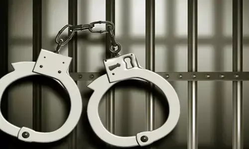 യുവതിയുടെ കിടപ്പറരംഗങ്ങള്‍ രഹസ്യമായി മൊബൈലില്‍ പകര്‍ത്തി; ഭീഷണിപ്പെടുത്തി പണം തട്ടിയ  മൂന്നംഗ സംഘം അറസ്റ്റില്‍