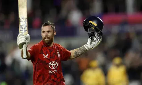 60 പന്തിൽ 141 റൺസുമായി ഓപ്പണർ ഫിൽ സാൾട്ടിന്റെ വെടിക്കെട്ട്; ഇംഗ്ലണ്ട് അടിച്ചുകൂട്ടിയത് 304 റൺസ്;  രണ്ടാം ട്വന്റി20യിൽ ദക്ഷിണാഫ്രിക്കയ്‌ക്ക് കൂറ്റൻ തോൽവി; പരമ്പര ഒപ്പത്തിനൊപ്പം