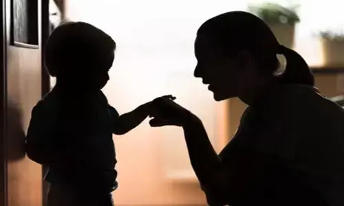 അക്ഷരം പഠിക്കാത്തതിൻ്റെ പേരിൽ നാലര വയസുകാരനെ നുള്ളി പരിക്കേൽപ്പിച്ചു; അങ്കണവാടി വർക്കർക്കെതിരെ മാതാപിതാക്കൾ രംഗത്ത്; വിശദീകരണം തേടുമെന്ന് അധികൃതർ