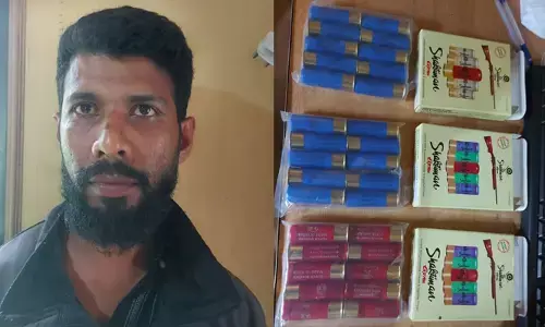 വാഹന പരിശോധനക്കിടെ യുവാവ് കാട്ടിലൂടെ നടന്നെത്തി; സംശയം തോന്നി തടഞ്ഞ് പരിശോധിച്ചപ്പോൾ കിട്ടിയത് വെടിയുണ്ടകൾ; താമരശ്ശേരിക്കാരൻ സുഹൈബ് തോൽപ്പെട്ടി ചെക്ക്പോസ്റ്റിൽ പിടിയിൽ