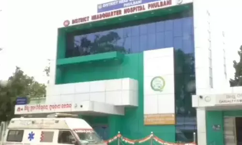 ഉറങ്ങുകയായിരുന്ന വിദ്യാര്‍ഥികളുടെ കണ്ണില്‍ ക്വിക് ഫിക്‌സ് പശയൊഴിച്ചു; ഏഴു പേര്‍ ചികിത്സയില്‍