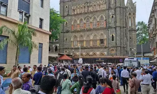 ബോംബെ ഹൈക്കോടതിയിലേക്ക് ഇ-മെയിലില്‍ വ്യാജ ബോംബ് ഭീഷണി: മുന്‍കരുതലായി മുഴുവന്‍ കെട്ടിടവും ഒഴിപ്പിച്ച് പരിശോധന; അജ്ഞാതനെതിരെ എഫ്.ഐ.ആര്‍