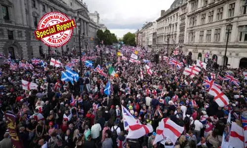 തുടക്കത്തില്‍ മന്ദഗതിയിലുള്ള മണ്ണൊലിപ്പായി തോന്നും; എന്നാല്‍ അനിയന്ത്രിതമായ കുടിയേറ്റത്തിലൂടെ ബ്രിട്ടന്‍ നാശത്തിലേക്ക് പോവും;  യുണൈറ്റ് ദ് കിങ്ഡം എന്ന പേരില്‍ വന്‍ കുടിയേറ്റ വിരുദ്ധ പ്രതിഷേധം; നിശ്ചലമായി ലണ്ടന്‍ നഗരം;  റോബിന്‍സണിനു പിന്നില്‍ അണിനിരന്നത് ഒരു ലക്ഷത്തിലേറെ പേര്‍; സംഘര്‍ഷം തടയാന്‍ ശ്രമിച്ച പൊലീസുകാര്‍ക്ക് ക്രൂര മര്‍ദനം