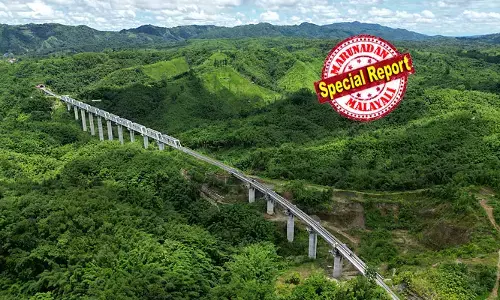 കുത്തബ് മിനാറിനേക്കാള്‍ 42 മീറ്റര്‍ ഉയരമുള്ള സായ് രംഗ് സ്റ്റേഷന് സമീപത്തെ പാലം;  ഏറ്റവും നീളമേറിയതടക്കം 45 തുരങ്കങ്ങള്‍;  കാടിനുള്ളിലെ റെയില്‍പ്പാതയ്ക്കായി നിര്‍മിച്ചത് 200 കി.മീ റോഡ്;  ഒരു ദിവസത്തെ ജോലി പൂര്‍ത്തിയാക്കാന്‍ പലപ്പോഴും വേണ്ടിവന്നത് ഒരു മാസത്തിലധികം; മലകളുടെ നാട്ടിലേക്ക് എഞ്ചിനീയറിംങ് വിസ്മയമായി ബൈറാബി-സൈരാങ് റെയില്‍പ്പാത