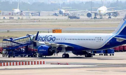 വിമാനത്തിന് പറന്നുയരുന്നതിനിടെ സാങ്കേതിക തകരാര്‍; ടേക്ക് ഓഫ് ചെയ്യുന്നതിനിടെ ശ്രമിച്ചിട്ടും പറന്ന് ഉയരാന്‍ കഴിഞ്ഞില്ല; എമര്‍ജന്‍സി ബ്രേക്ക് ഉപയോഗിച്ചത് വലിയ ദുരന്തം ഒഴിവായി; യാത്രക്കാരില്‍ സമാജ്വാദി പാര്‍ട്ടി എംപി ഡിംപിള്‍ യാദവും