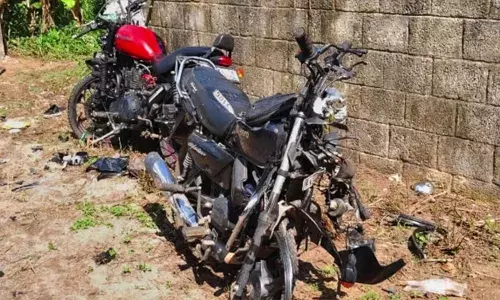 കൊട്ടാരക്കരയിൽ ബൈക്കുകൾ കൂട്ടിയിടിച്ച് അപകടം; മൂന്ന് യുവാക്കൾക്ക് ദാരുണാന്ത്യം; അപകടകാരണം അമിത വേഗത