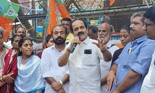 കൊടിസുനിയെ പോലെയുള്ള ക്രിമിനലുകളെ വിഐപിഐയായി പരിഗണിക്കുകയും സാധാരണക്കാരെ തല്ലിച്ചതയ്ക്കുകയും ചെയ്യുന്ന സമീപനമാണ് പോലീസിന്റേത്: അഡ്വ. വി. കെ സജീവന്‍