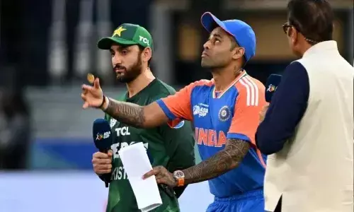 ക്രിക്കറ്റിന്റെ നിയമം പറയുന്ന ഒരു പുസ്തകത്തിലും കൈകൊടുക്കലിനെ കുറിച്ച് പരാമര്‍ശമില്ല; പാക് താരങ്ങള്‍ക്ക് കൈകൊടുക്കാത്തതില്‍ വിശദീകരണവുമായി ബി.സി.സി.ഐ