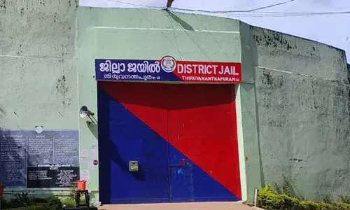 തിരുവനന്തപുരം ജില്ലാ ജയിലില്‍ തടവുകാരനെ ക്രൂരമായി തല്ലിച്ചതച്ചെന്ന് പരാതി; പ്രതി മെഡിക്കല്‍ കോളേജ് ഐസിയുവില്‍ വെന്റിലേറ്ററില്‍; ഉദ്യോഗസ്ഥര്‍ മര്‍ദ്ദിച്ചിട്ടില്ലെന്നും സിസിടിവി ദൃശ്യങ്ങള്‍ ഉണ്ടെന്നും ജയില്‍ അധികൃതര്‍