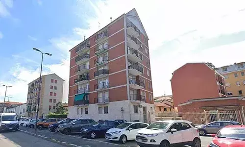 നാലാം നിലയില്‍ നിന്ന് മരിക്കാന്‍ വേണ്ടി എടുത്ത് ചാടിയത് വഴിയേ നടന്നു പോയ വൃദ്ധയുടെ മുകളിലേക്ക്; മരിച്ചത് വഴിയാത്രക്കാരി