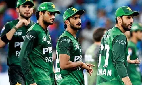 മാച്ച് റഫറിയെ പുറത്താക്കണമെന്ന് പിസിബി; ആവശ്യം തള്ളി ഐസിസി; മത്സരത്തിന് മുന്‍പുള്ള പത്രസമ്മേളനം റദ്ദാക്കി പാകിസ്ഥാന്‍; ടൂര്‍ണമെന്റില്‍ നിന്ന് പിന്‍മാറിയാല്‍ പാക് ടീമിന് നഷ്ടം 141 കോടി