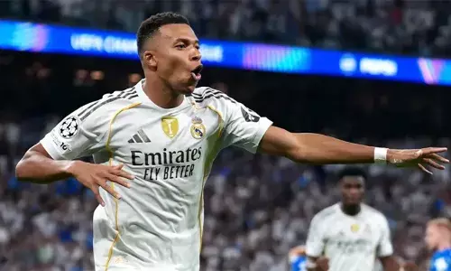 ഒരു ഗോളിന് പിന്നിൽ നിന്ന ശേഷം തിരിച്ചടിച്ച് റയൽ മാഡ്രിഡ്; മാഴ്‌സെയെ പരാജയപ്പെടുത്തിയത് ഒന്നിനെതിരെ രണ്ട് ഗോളുകൾക്ക്; സാൻ്റിയാഗോ ബെർണബ്യൂവിൽ ഇരട്ട ഗോളുമായി കളം നിറഞ്ഞ് എംബാപ്പെ; യുവേഫ ചാമ്പ്യൻസ് ലീഗിൽ ആഴ്സണലിനും ജയം