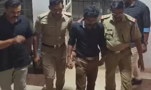 ഫേസ്ബുക്കിൽ നിന്ന് വിവരങ്ങൾ ശേഖരിച്ചു; പിന്നാലെ കോളേജിലെ സീനിയറാണെന്ന വ്യാജേന സൗഹൃദം സ്ഥാപിച്ചു; വാട്‌സ്ആപ്പ് വഴി വിദ്യാർത്ഥിനിക്ക് അശ്ലീല വീഡിയോകളും സന്ദേശങ്ങളും അയച്ച 29കാരൻ പിടിയിൽ