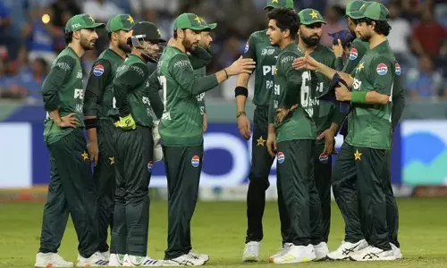 ഏഷ്യാകപ്പില്‍ പിന്മാറാനുള്ള പാക്കിസ്ഥാന്റെ തീരുമാനത്തില്‍ അവസാന നിമിഷം ട്വിസ്റ്റ്; സമ്മര്‍ദ്ദ തന്ത്രങ്ങള്‍ക്ക് ഒടുവില്‍ പാക്ക് ടീം ദുബായ് സ്റ്റേഡിയത്തില്‍ എത്തി; യുഎഇയ്ക്ക് എതിരായ മത്സരം ഒന്‍പത് മണിക്ക് ആരംഭിക്കുമെന്ന് എസിസി;  ലാഹോറിലെയും ദുബായിലെയും നാടകീയ നീക്കങ്ങള്‍ ഫലം കാണാത്തതിന്റെ അതൃപ്തിയില്‍ പിസിബി; പ്രചരിച്ചത് അഭ്യൂഹങ്ങളെന്ന് പ്രതികരണം