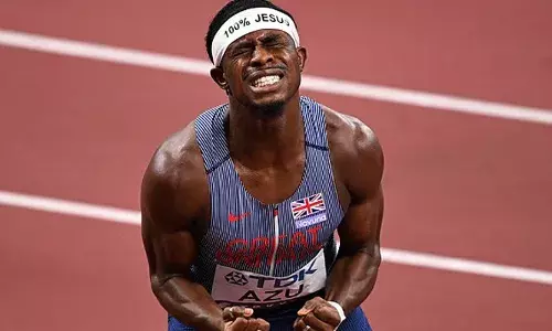 100% ജീസസ് എന്നെഴുതിയ ഹെഡ് ബാന്‍ഡുമായി ട്രാക്കിലിറങ്ങി; ലോക അത്ലറ്റിക് ചാമ്പ്യന്‍ഷിപ്പില്‍ മതവിവാദത്തില്‍ കുടുങ്ങി ബ്രിട്ടീഷ് സ്പ്രിന്റര്‍ ജെറമിയ അസു; തന്റെ വിജയം വിശ്വാസത്തിന്റെ കരുത്തിലെന്ന് താരം
