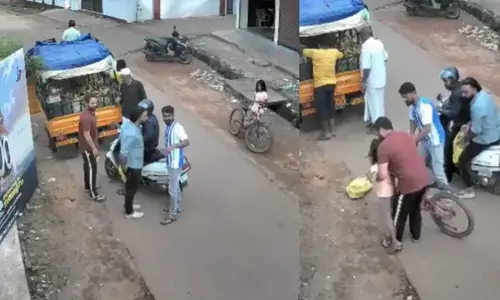 തൊണ്ടയിൽ ചൂയിംഗം കുടുങ്ങി; സഹായം തേടി എത്തിയത് റോഡരികിൽ സംസാരിച്ച് നിൽക്കുകയായിരുന്ന യുവാക്കളുടെ അടുത്തേക്ക്; കണ്ണൂരിൽ എട്ട് വയസുകാരിക്ക് രക്ഷകരായി യുവാക്കൾ